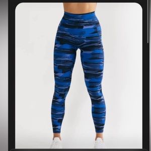 Alphalete electric blue canvas camo surface pocket legging